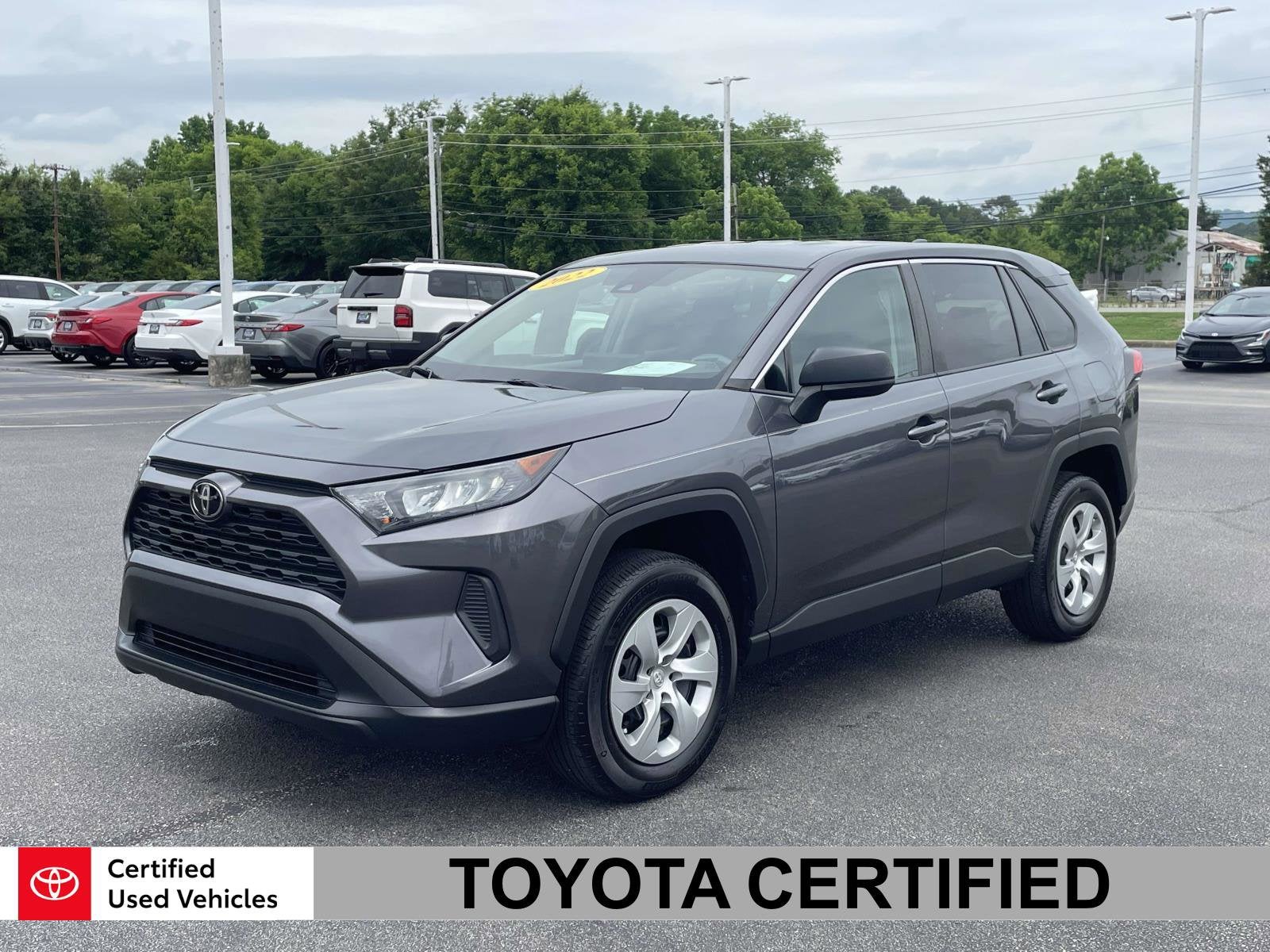 2022 Toyota RAV4 LE FWD's photo