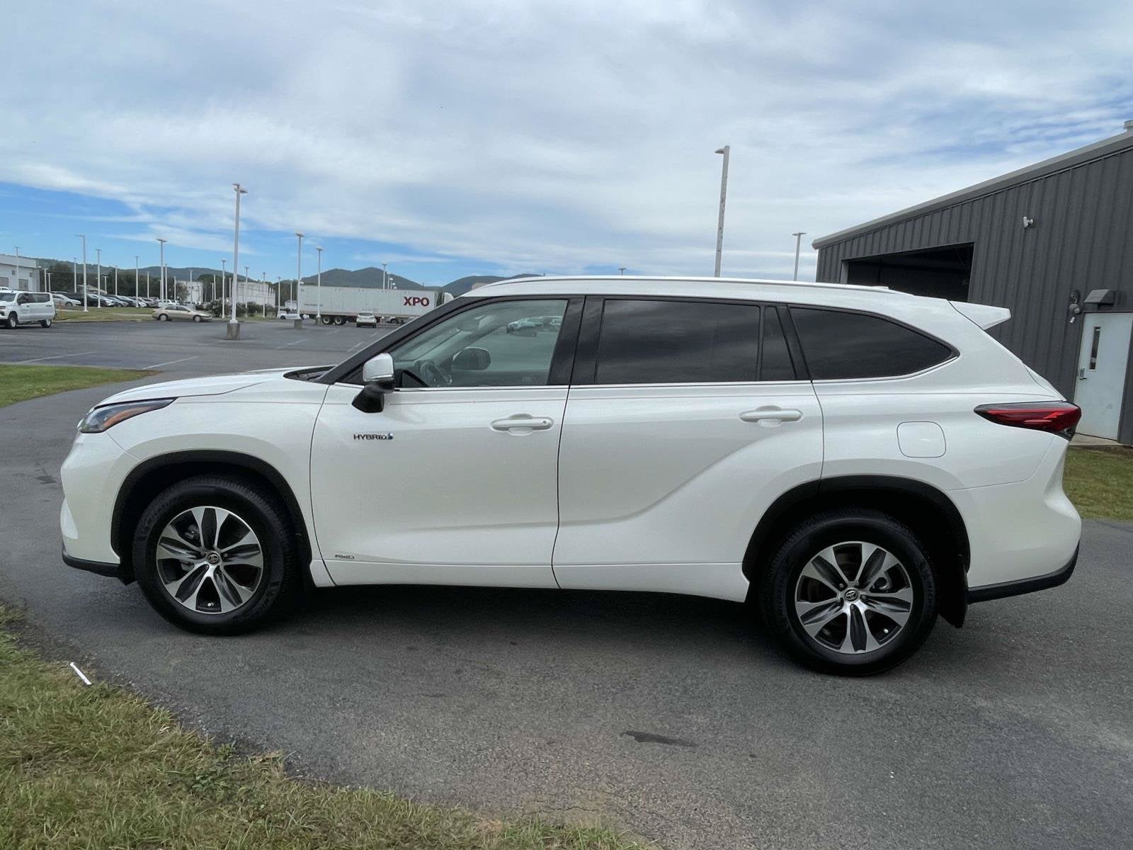 2020 Toyota Highlander Hybrid XLE