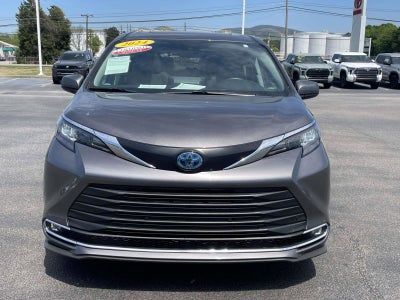 2024 Toyota Sienna XLE