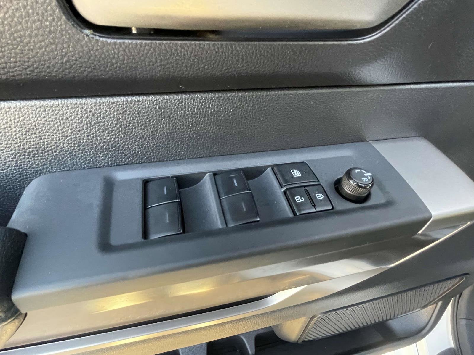 2022 Toyota Tundra 4WD SR5