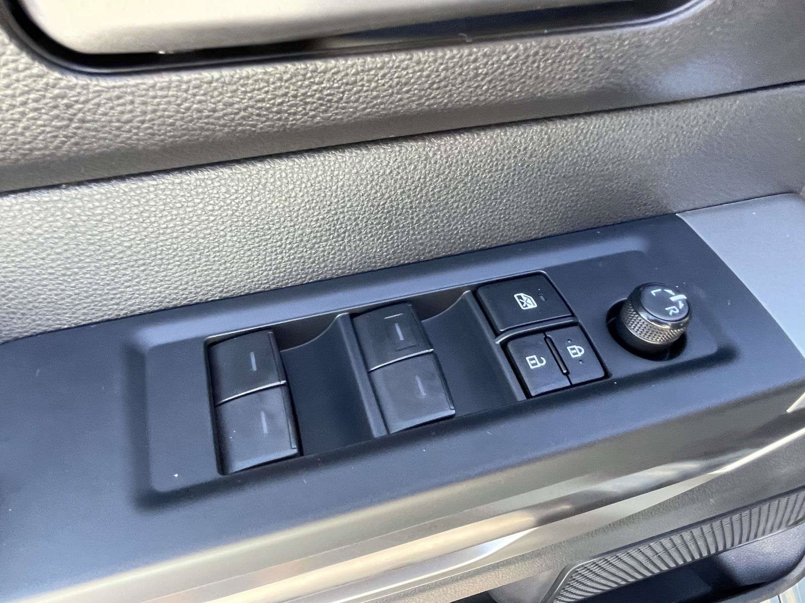 2025 Toyota Tundra 4WD SR5