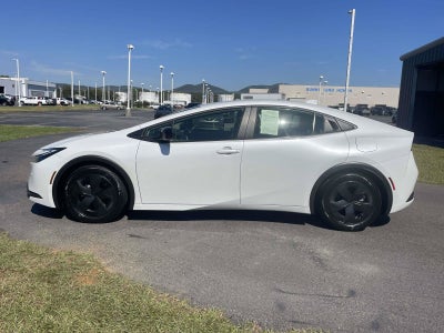 2025 Toyota Prius LE