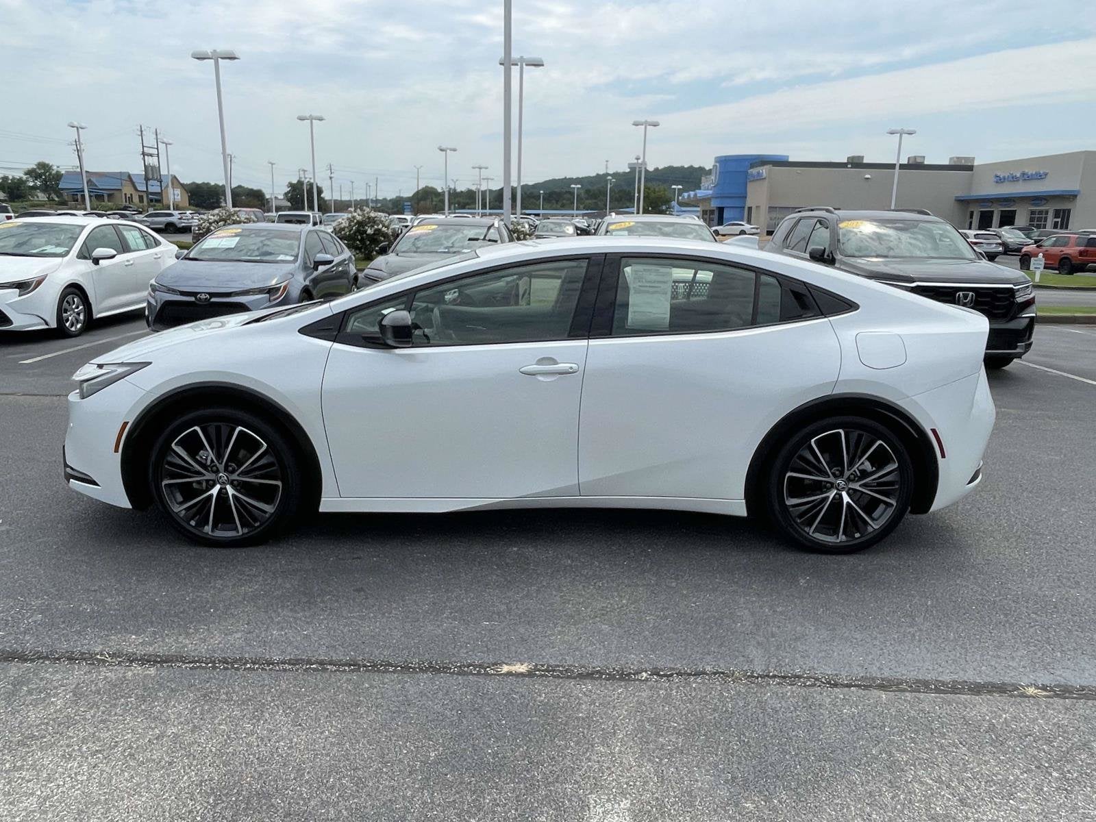 2025 Toyota Prius XLE