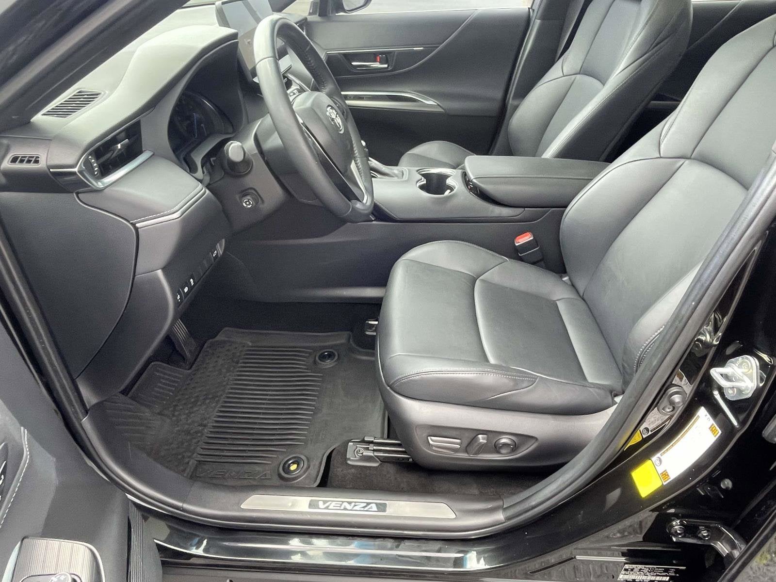 2023 Toyota Venza LE