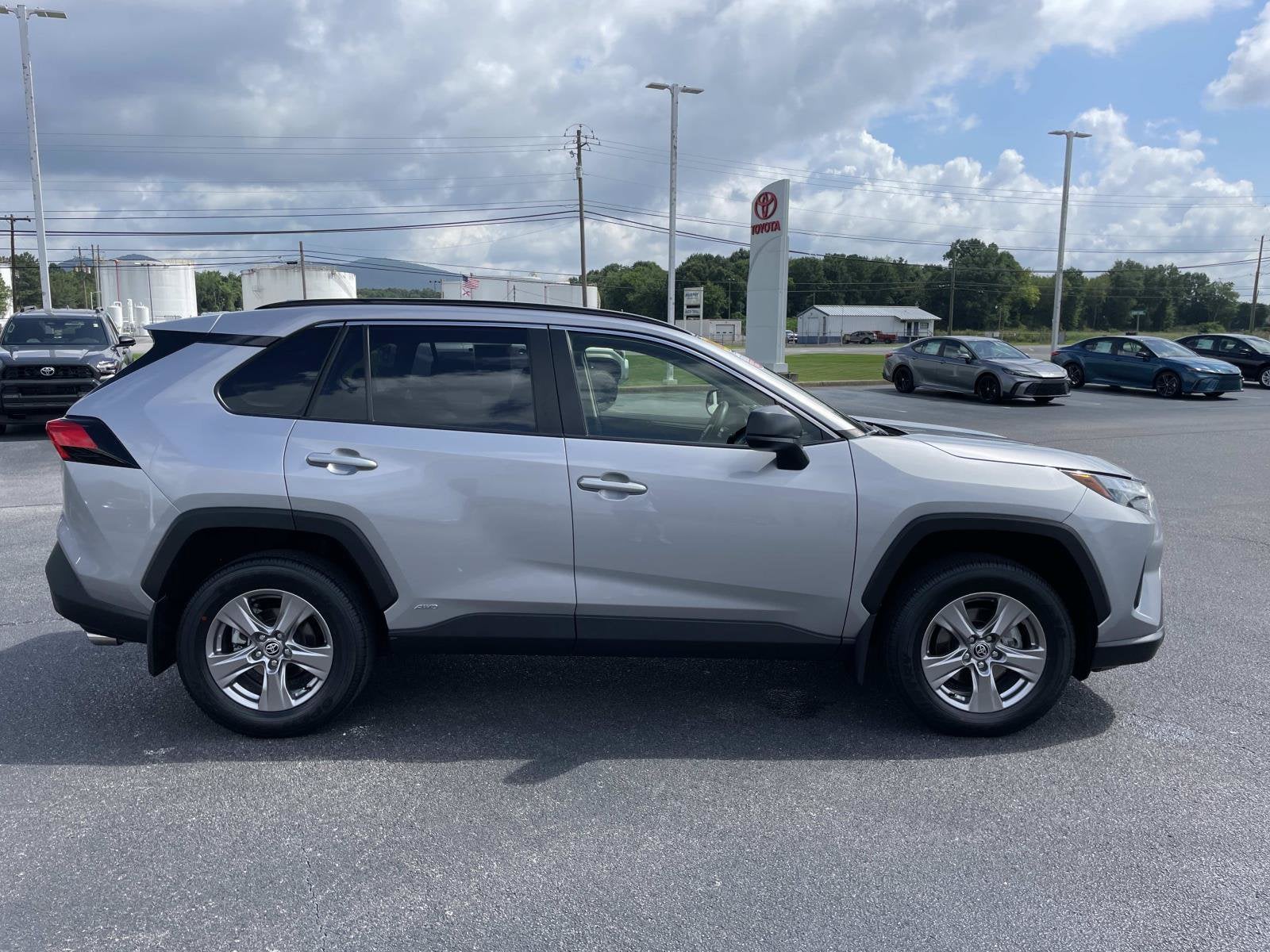 2025 Toyota RAV4 Hybrid LE