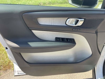 2023 Volvo XC40 Plus Dark Theme