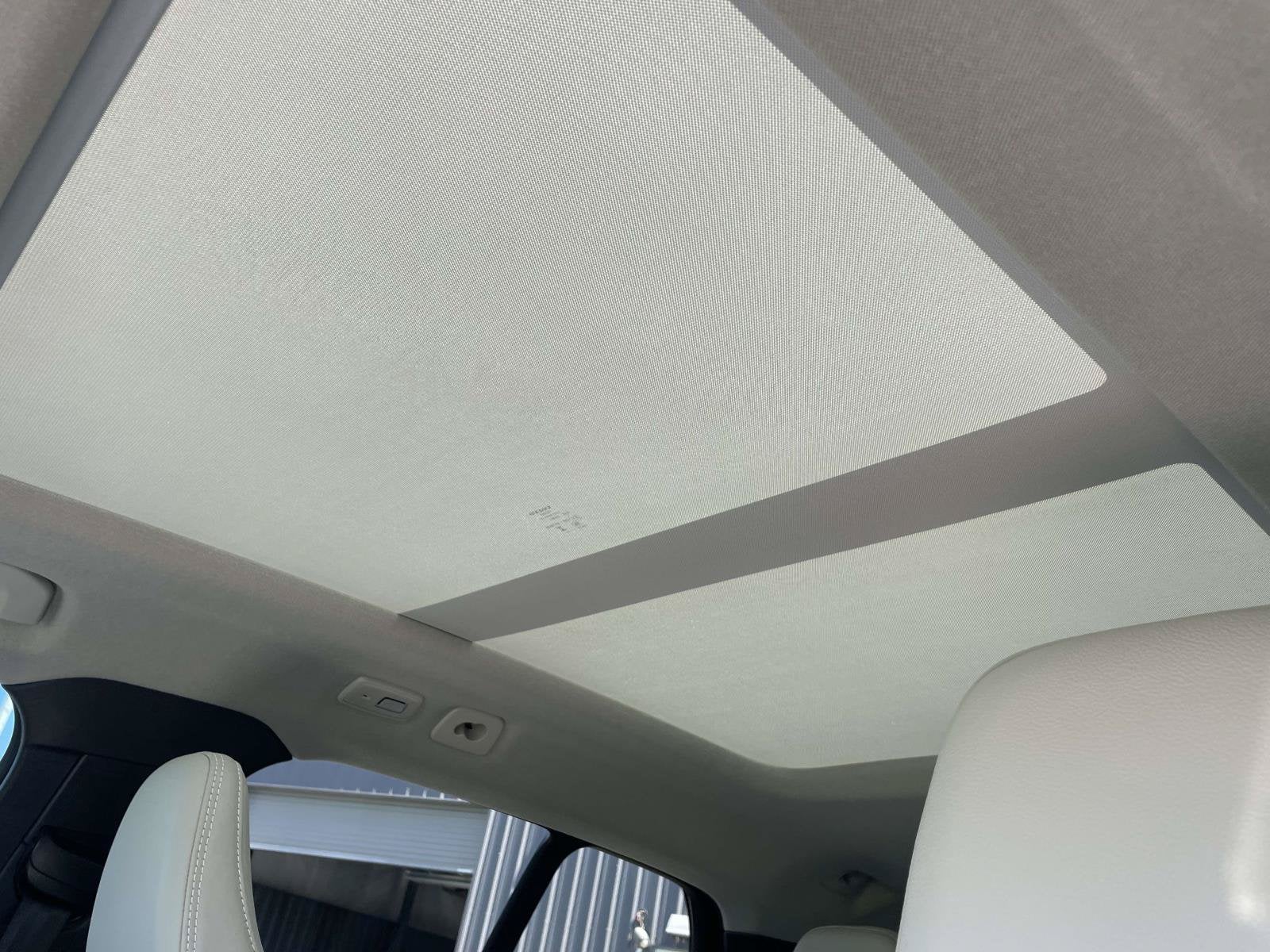 2023 Volvo XC40 Plus Dark Theme