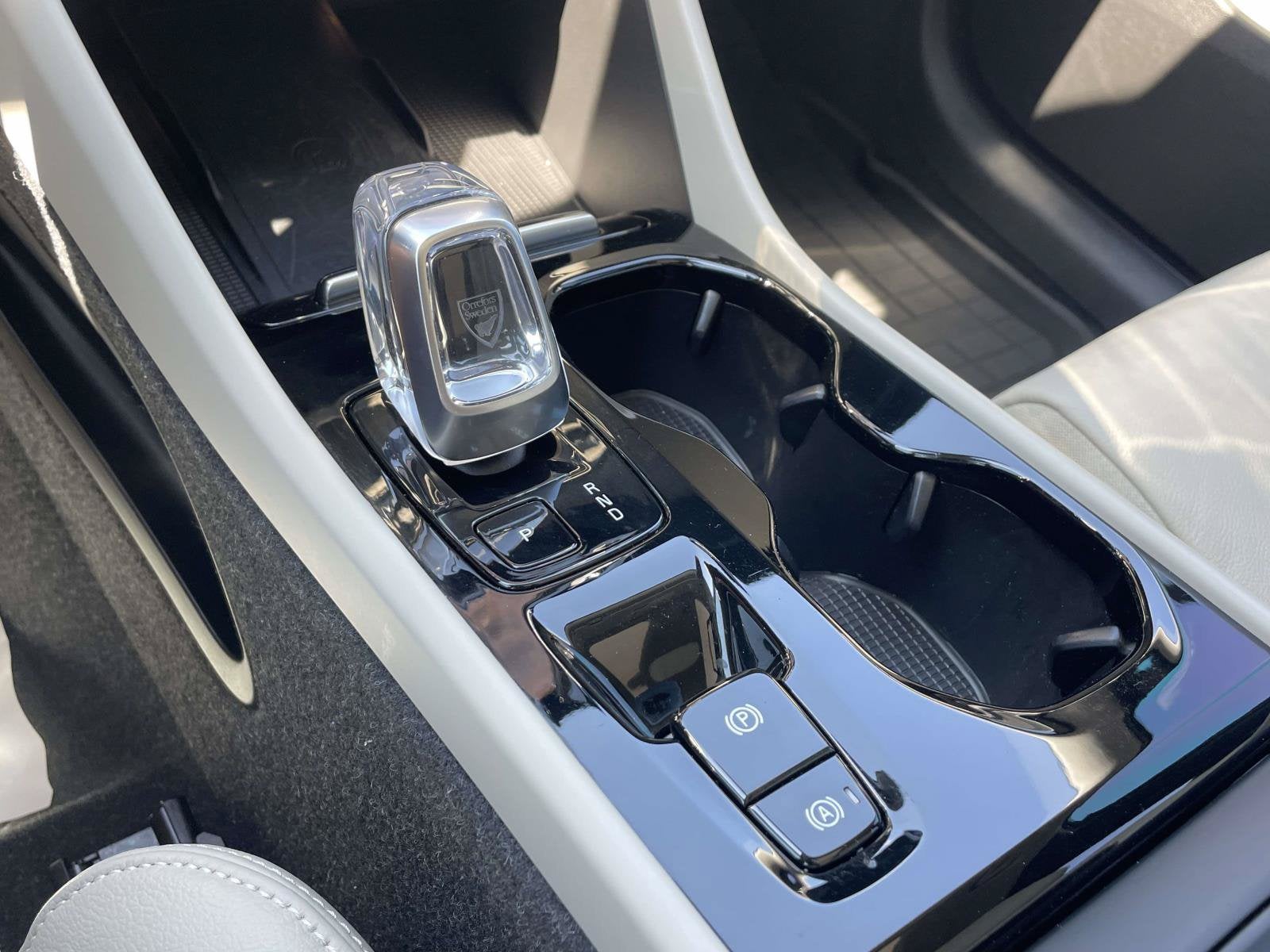 2023 Volvo XC40 Plus Dark Theme