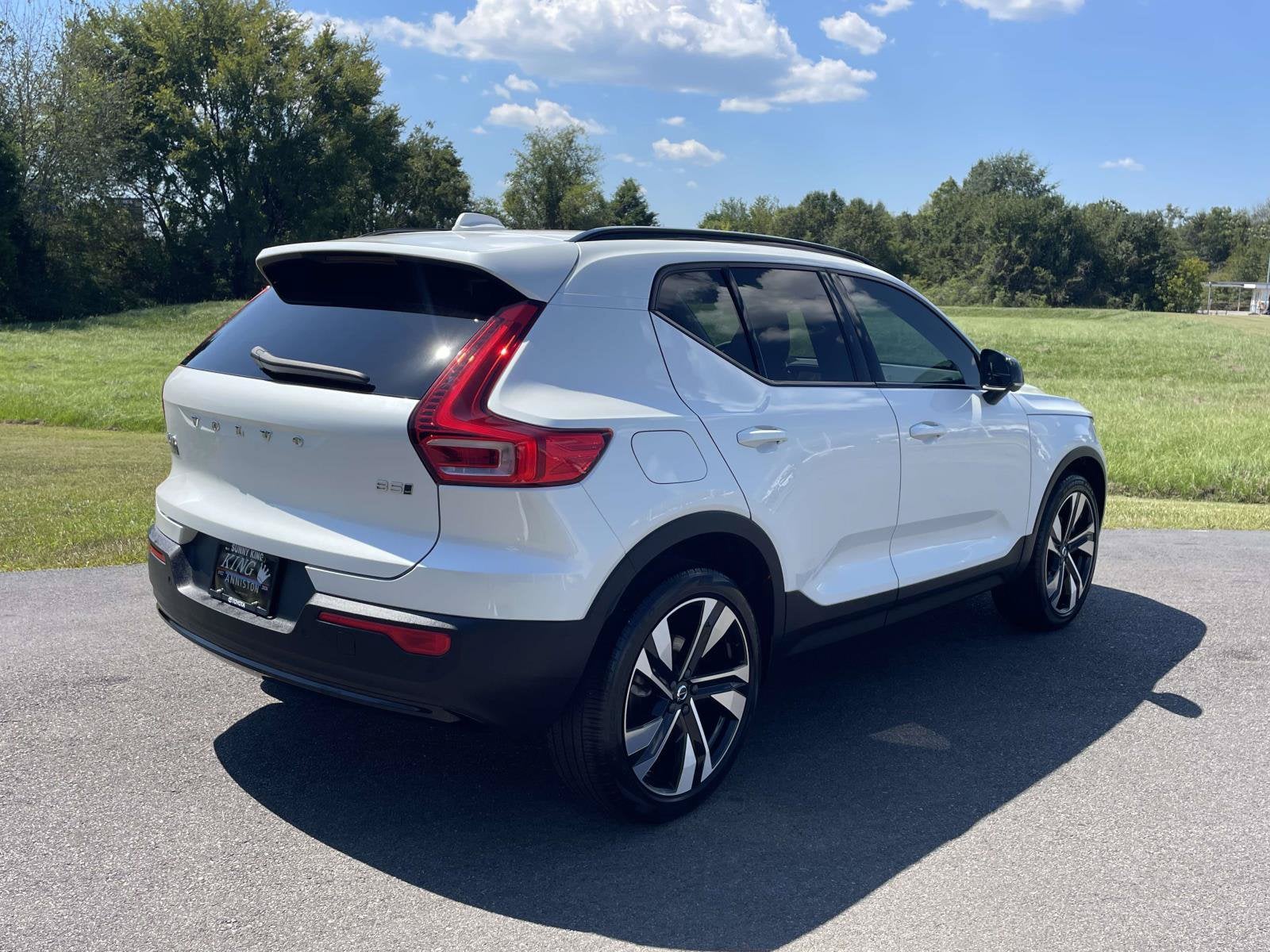 2023 Volvo XC40 Plus Dark Theme